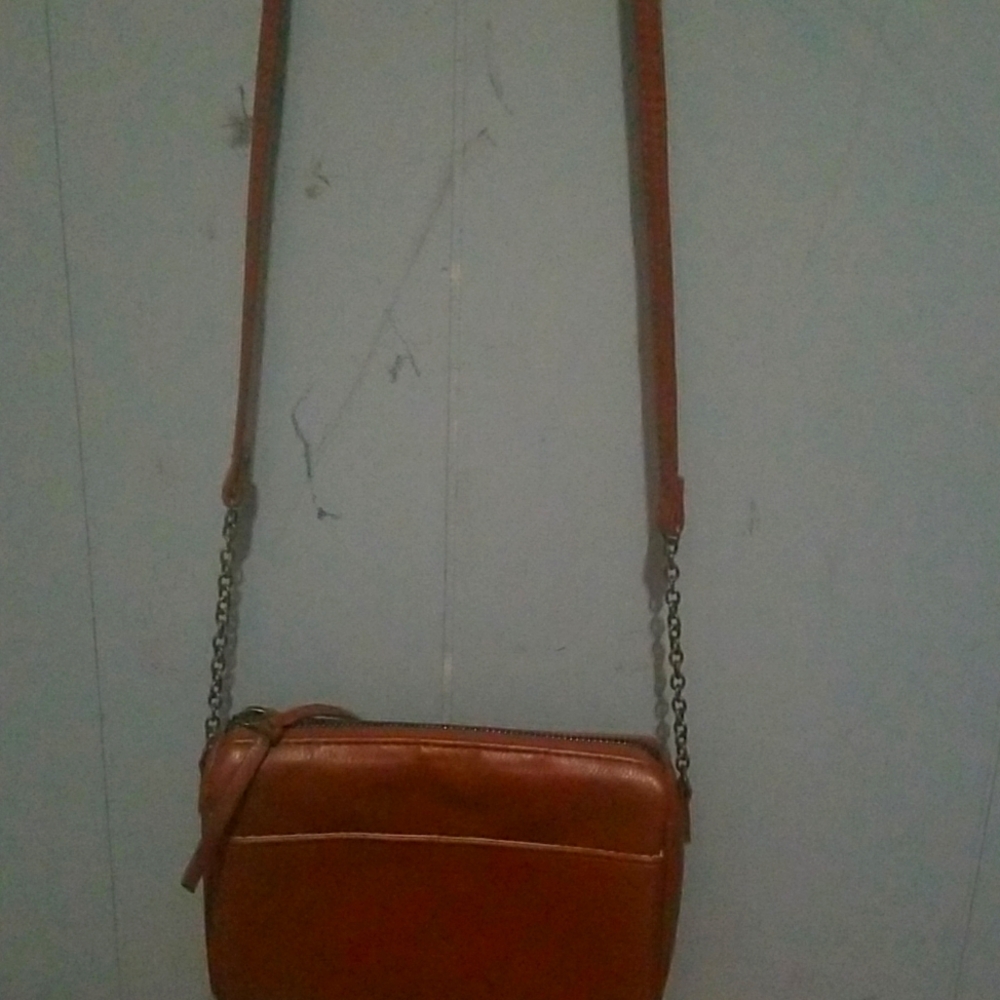 Comes with a wallet